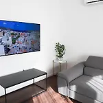 Ivano & Leo - Private Parking Apartment