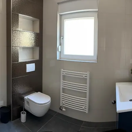 Ivano & Leo - Private Parking Apartment