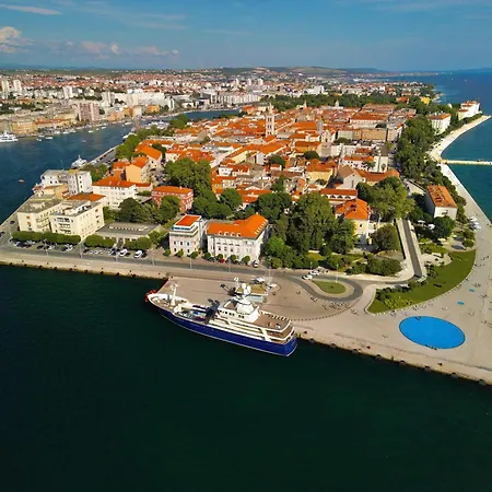 Ivano & Leo - Private Parking Apartment