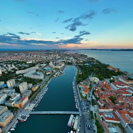 Ivano & Leo - Private Parking Apartment *