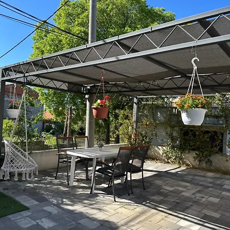 Ivano & Leo - Private Parking Apartment *