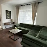 Ivano & Leo - Private Parking Apartment *