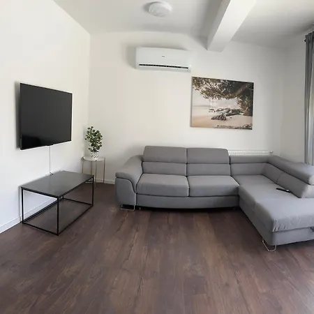 Ivano & Leo - Private Parking Задар