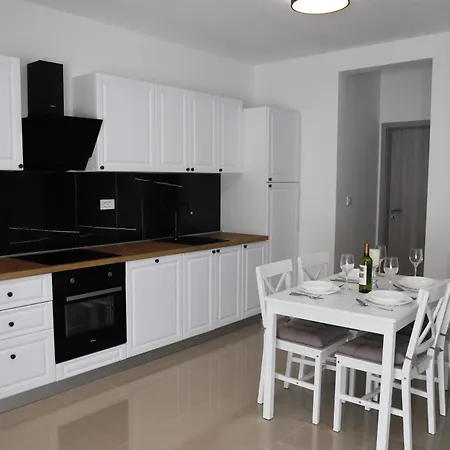 Ivano & Leo - Private Parking Appartement *