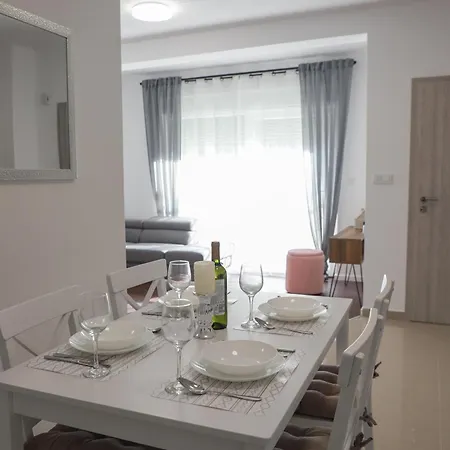 Ivano & Leo - Private Parking Задар