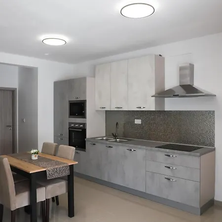 Ivano & Leo - Private Parking Appartement