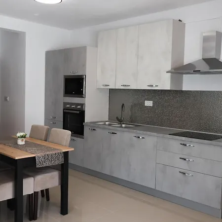 Ivano & Leo - Private Parking * Задар