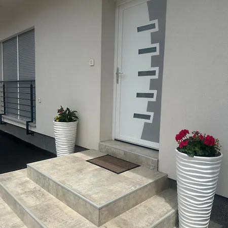 Ivano & Leo - Private Parking *